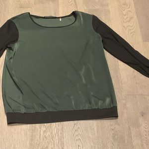 TAHARI Satin Long Sleeve Top
